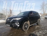   Toyota Fortuner - 